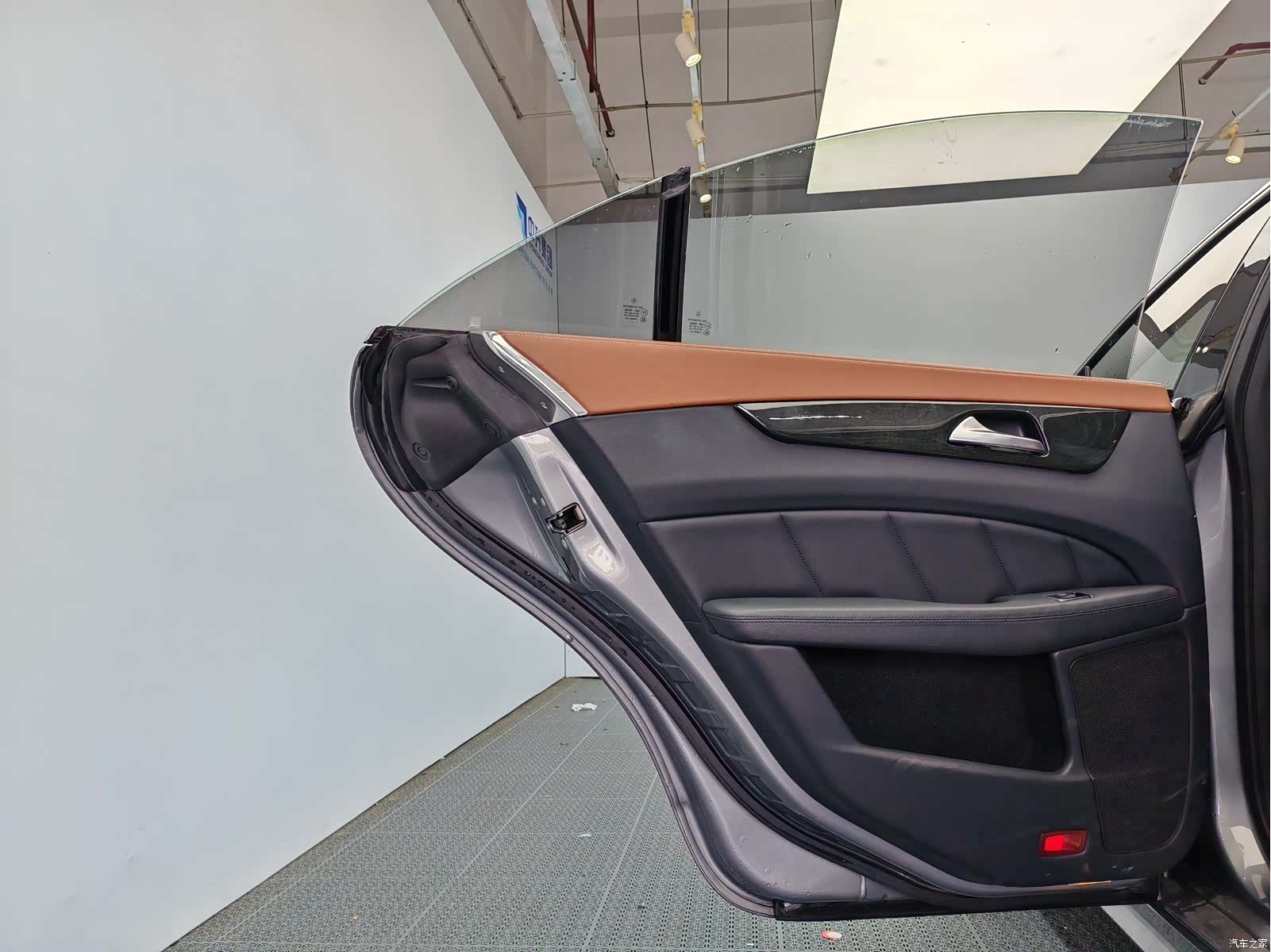 Mercedes-Benz CLS, 2015 14