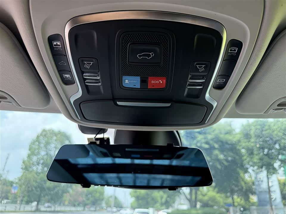 Jeep Grand Commander