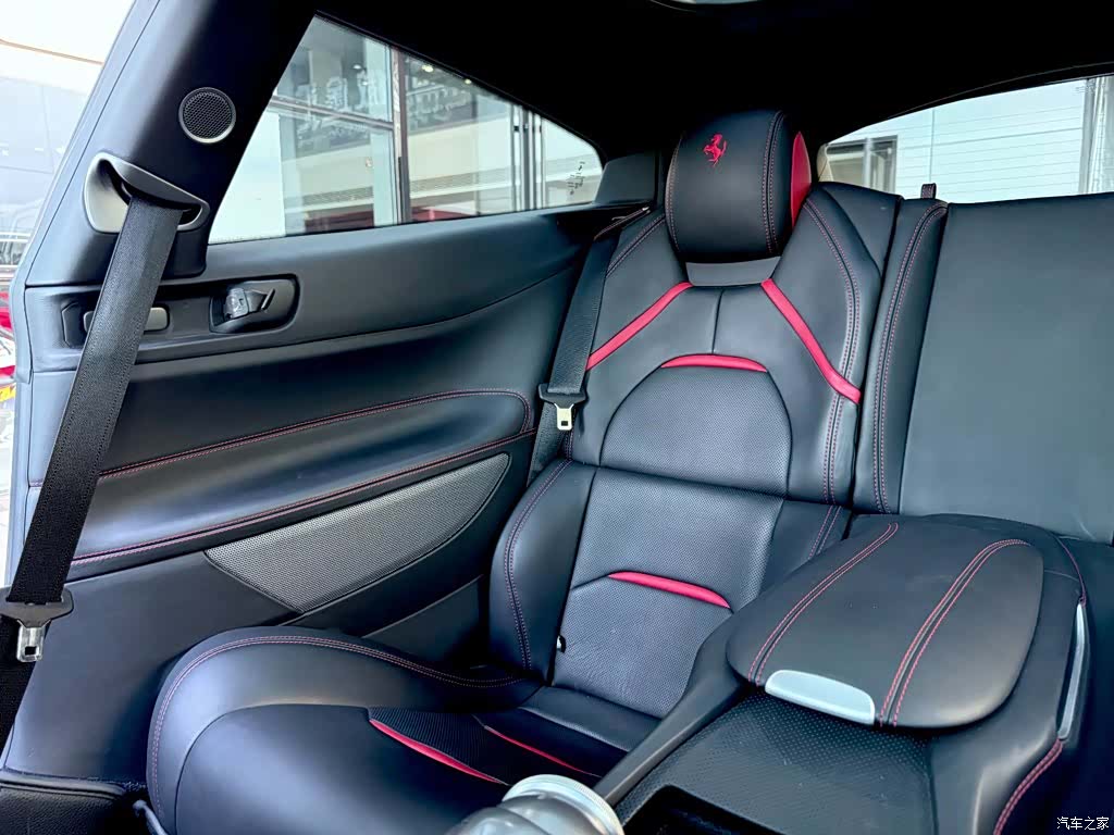 Ferrari GTC4Lus, 2019 36