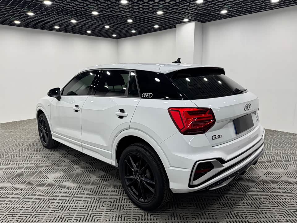 Audi Q2L