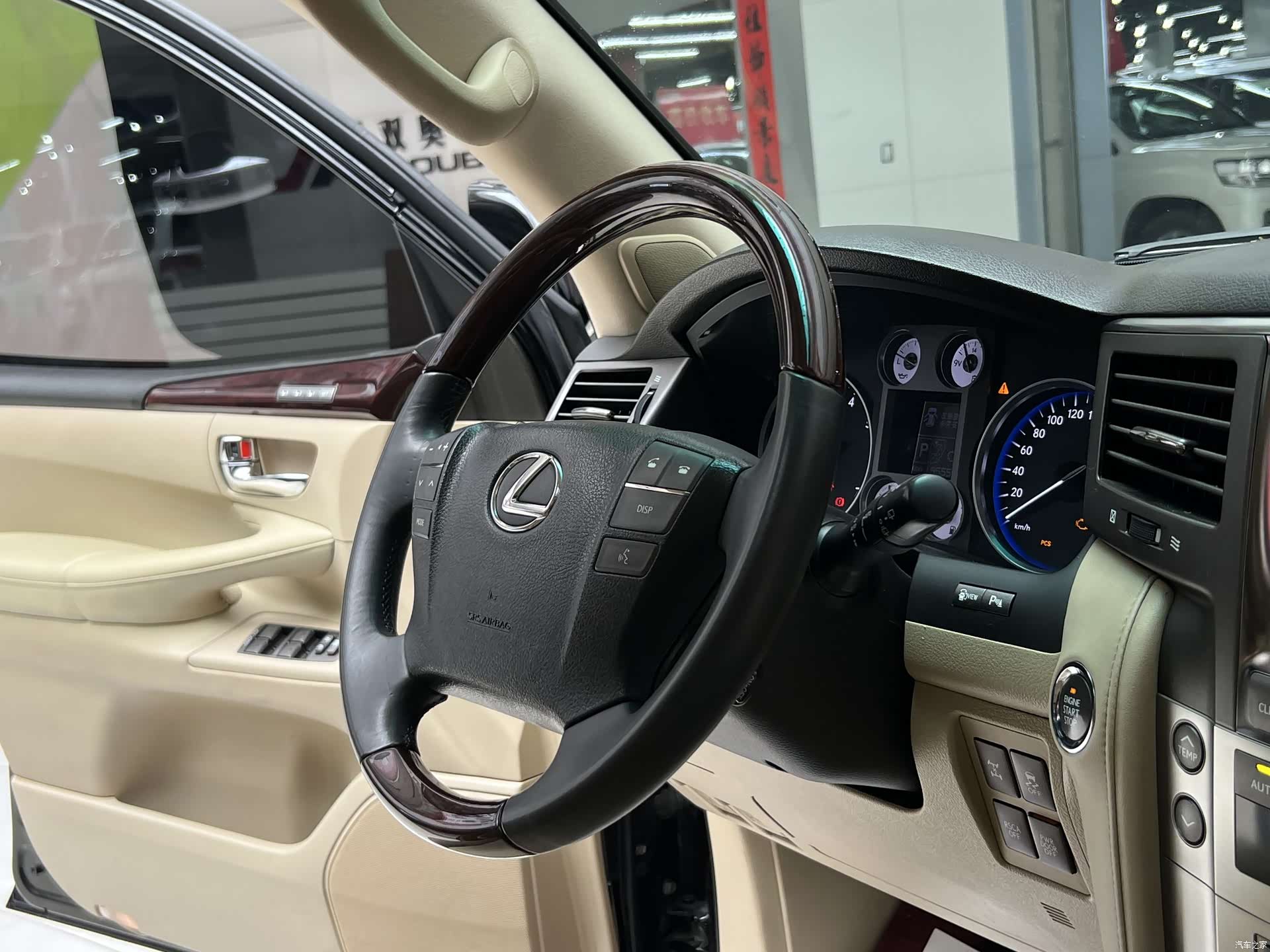 Lexus LX, 2010 19