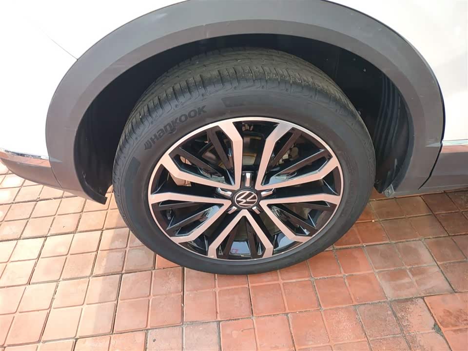 Volkswagen T-ROC exploring Songs