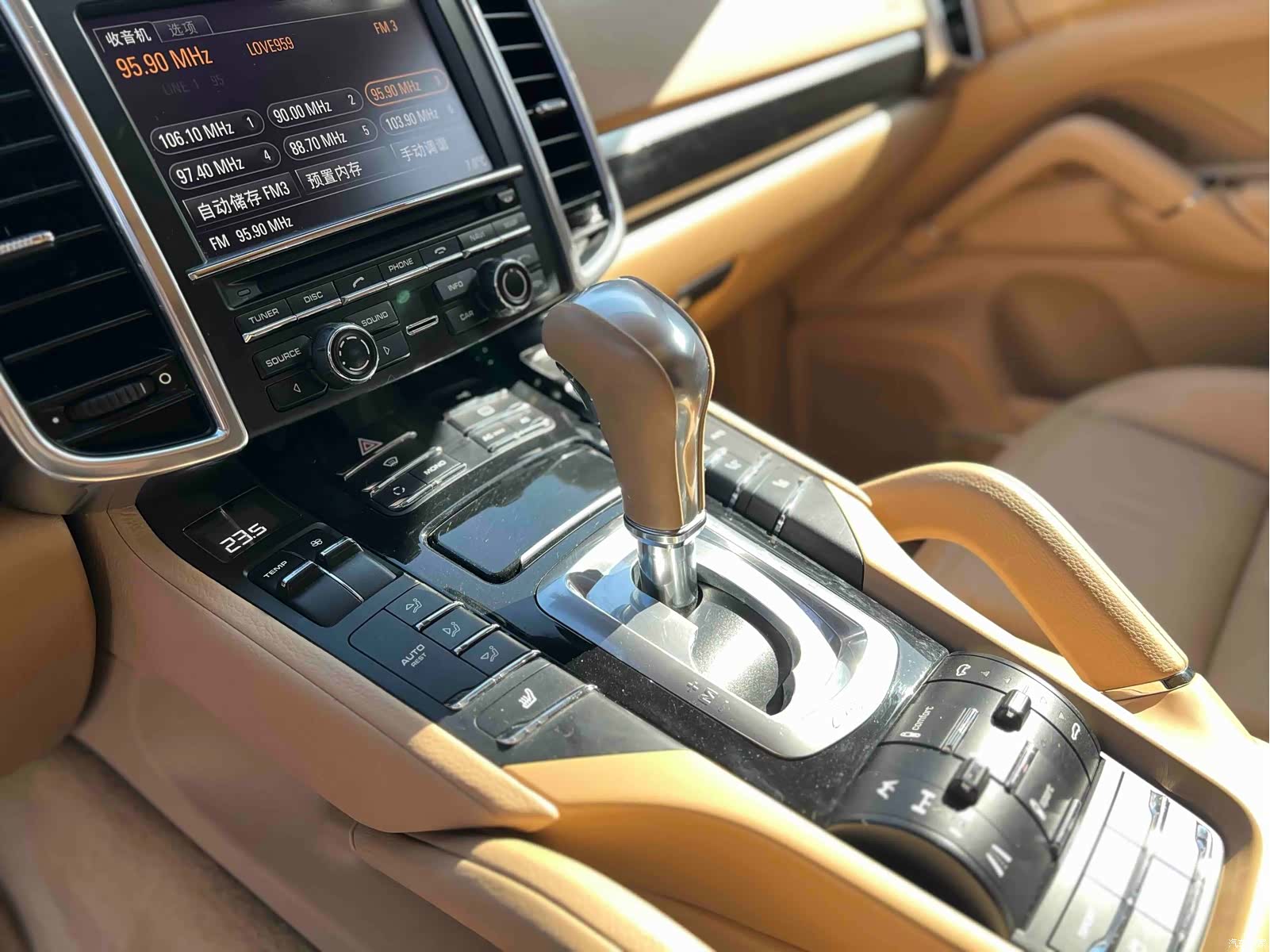 Porsche Cayenne, 2011 15