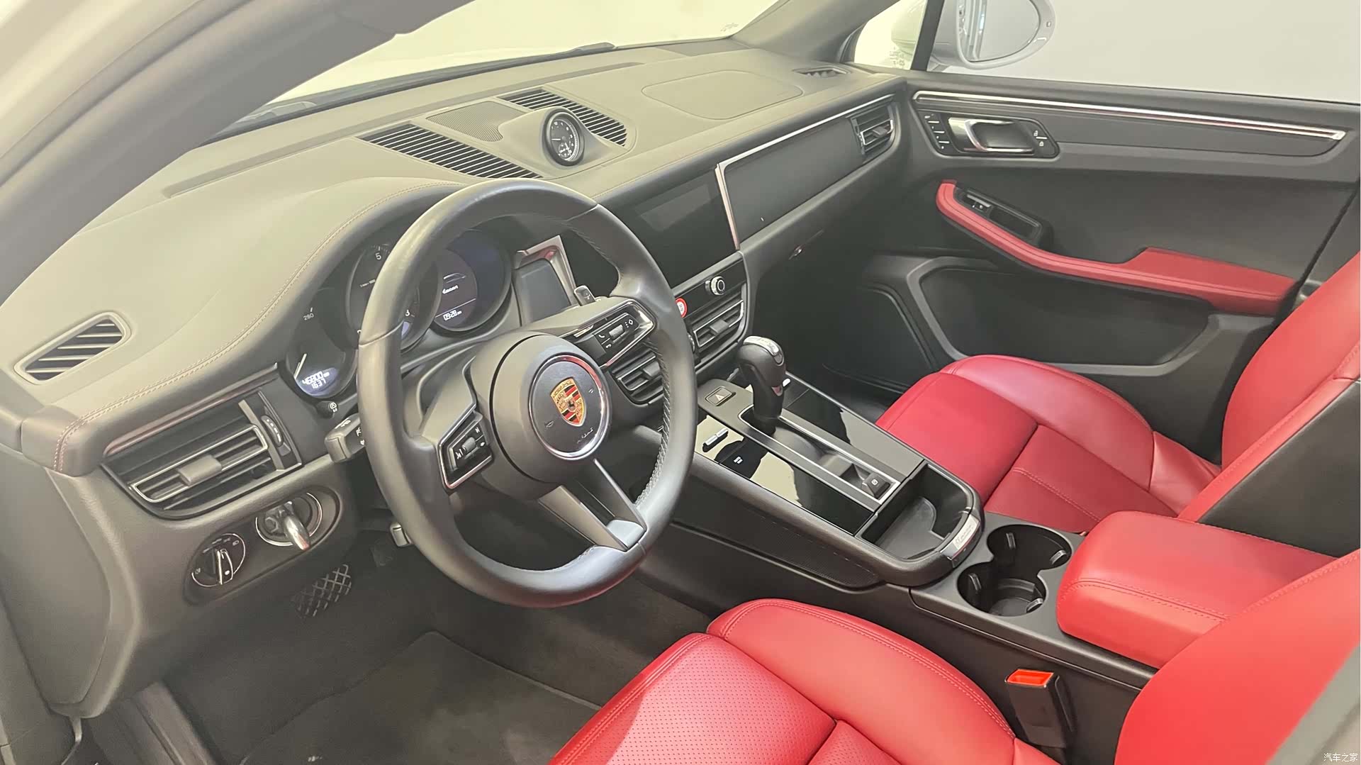Porsche Macan, 2024 7