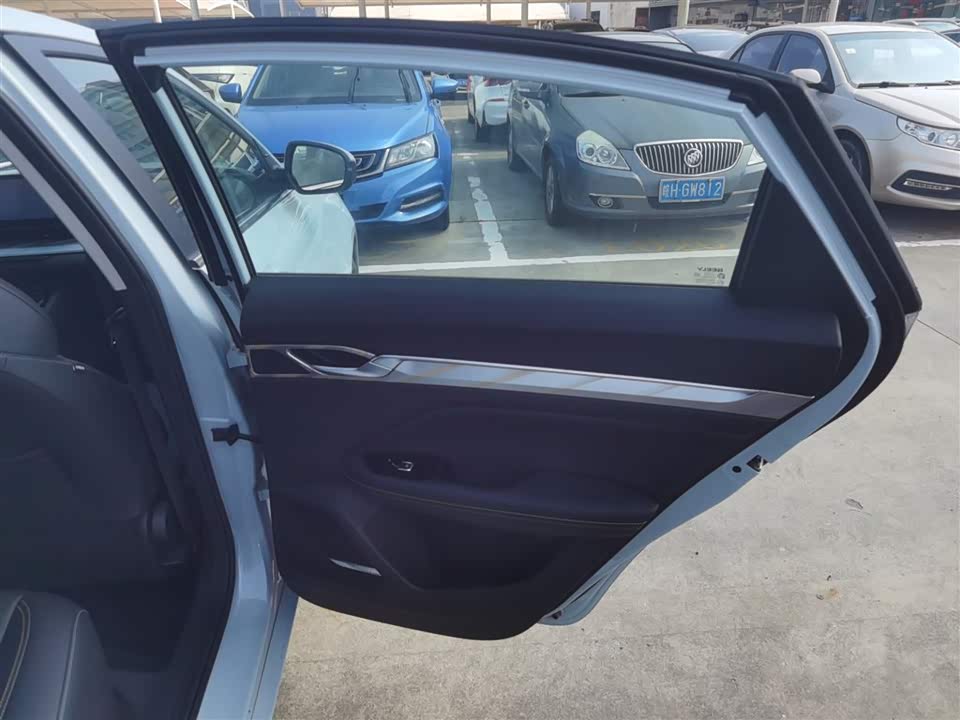 Geely Emgrand L HiP Geely Emgrand L HiP