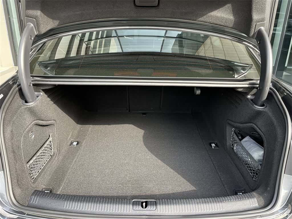 Audi A4L, 2021 9