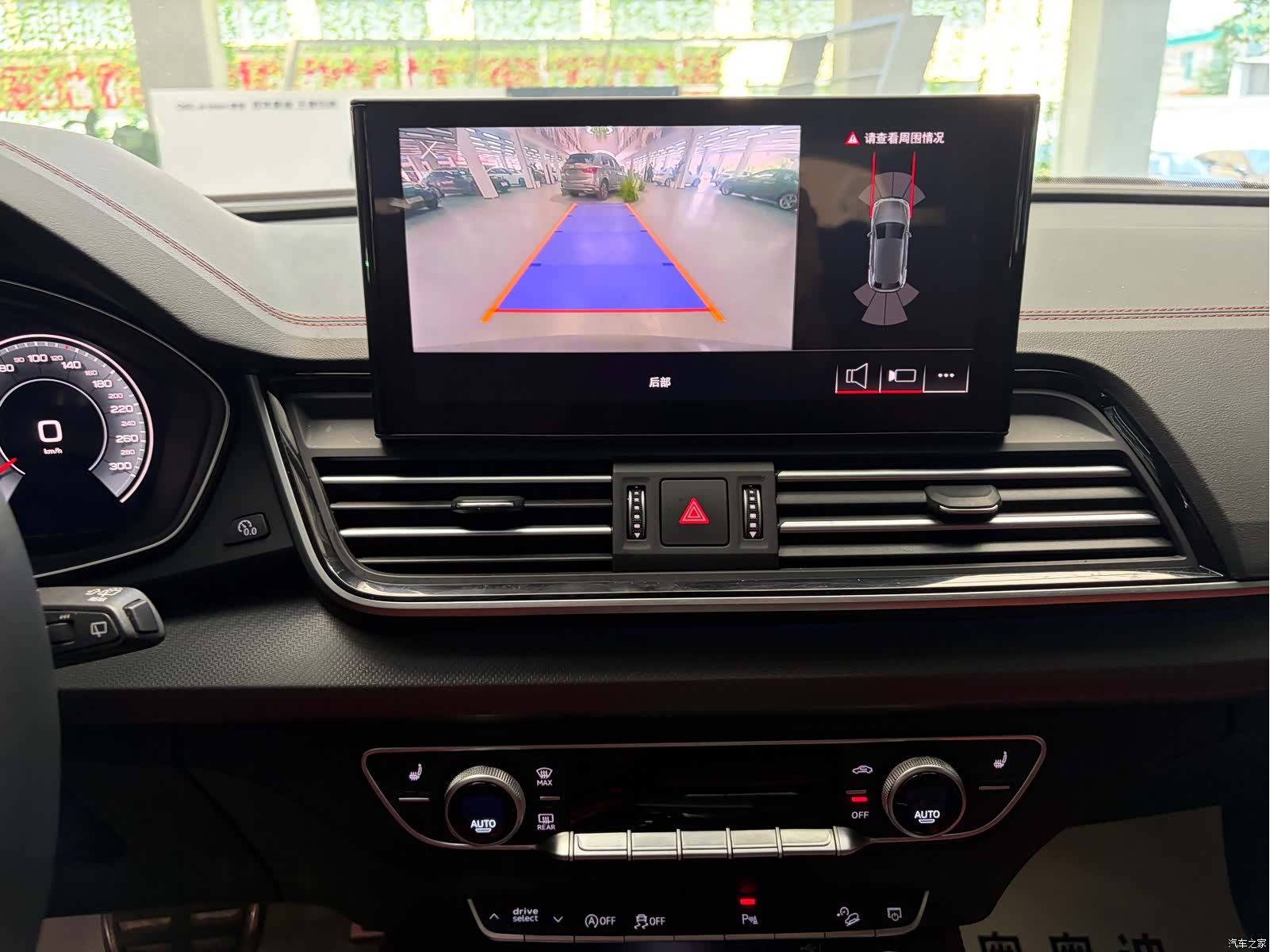 Audi Q5L, 2025 11