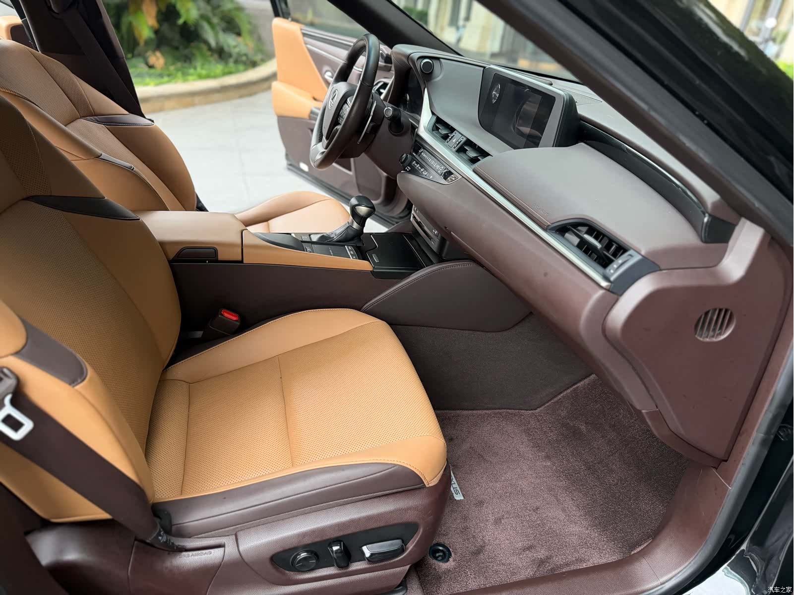 Lexus ES, 2020 все фото
