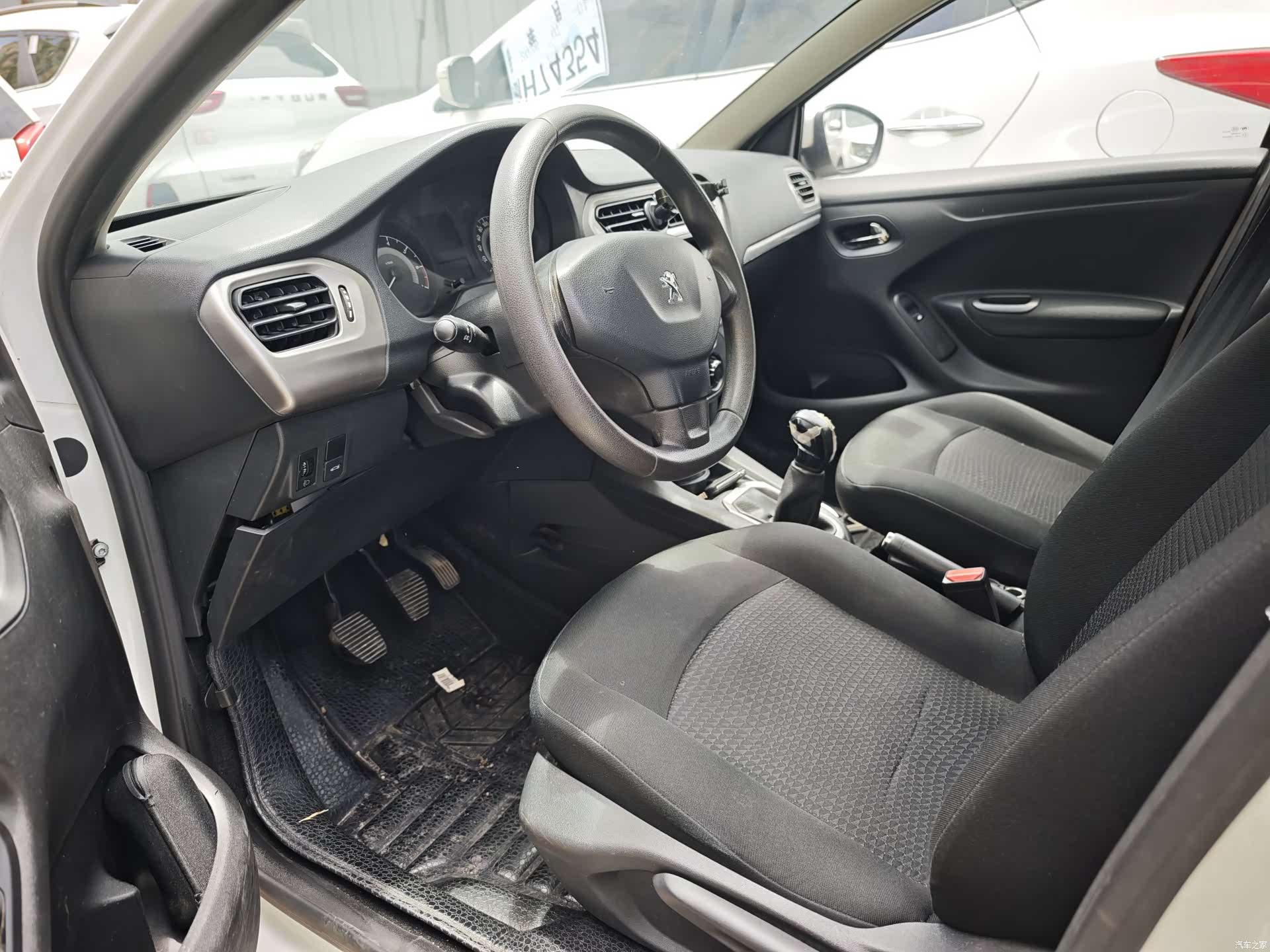 Peugeot 301, 2014 6
