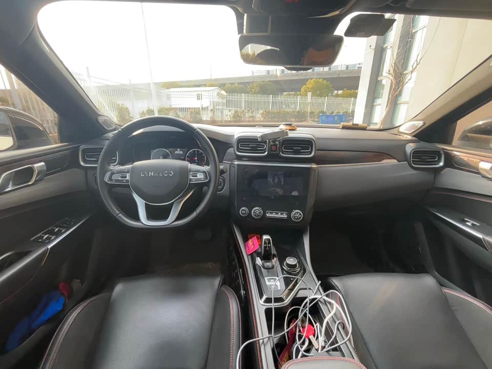 Lynk & Co 03