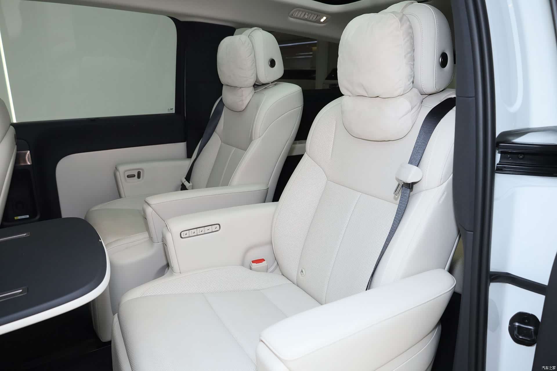 Li Auto MEGA, 2025 15