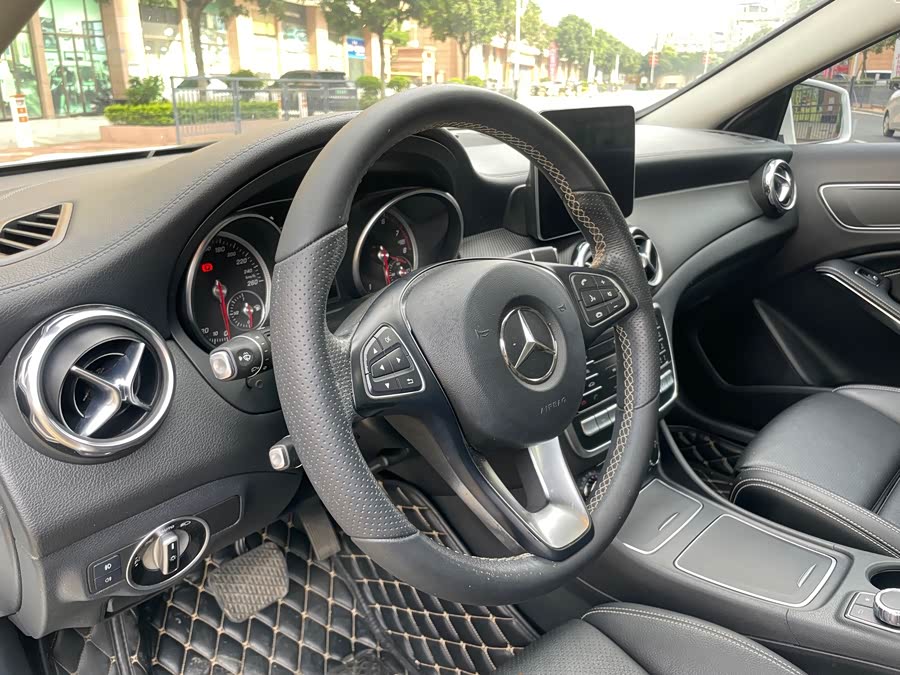 Mercedes-Benz GLA 2018, фото 13
