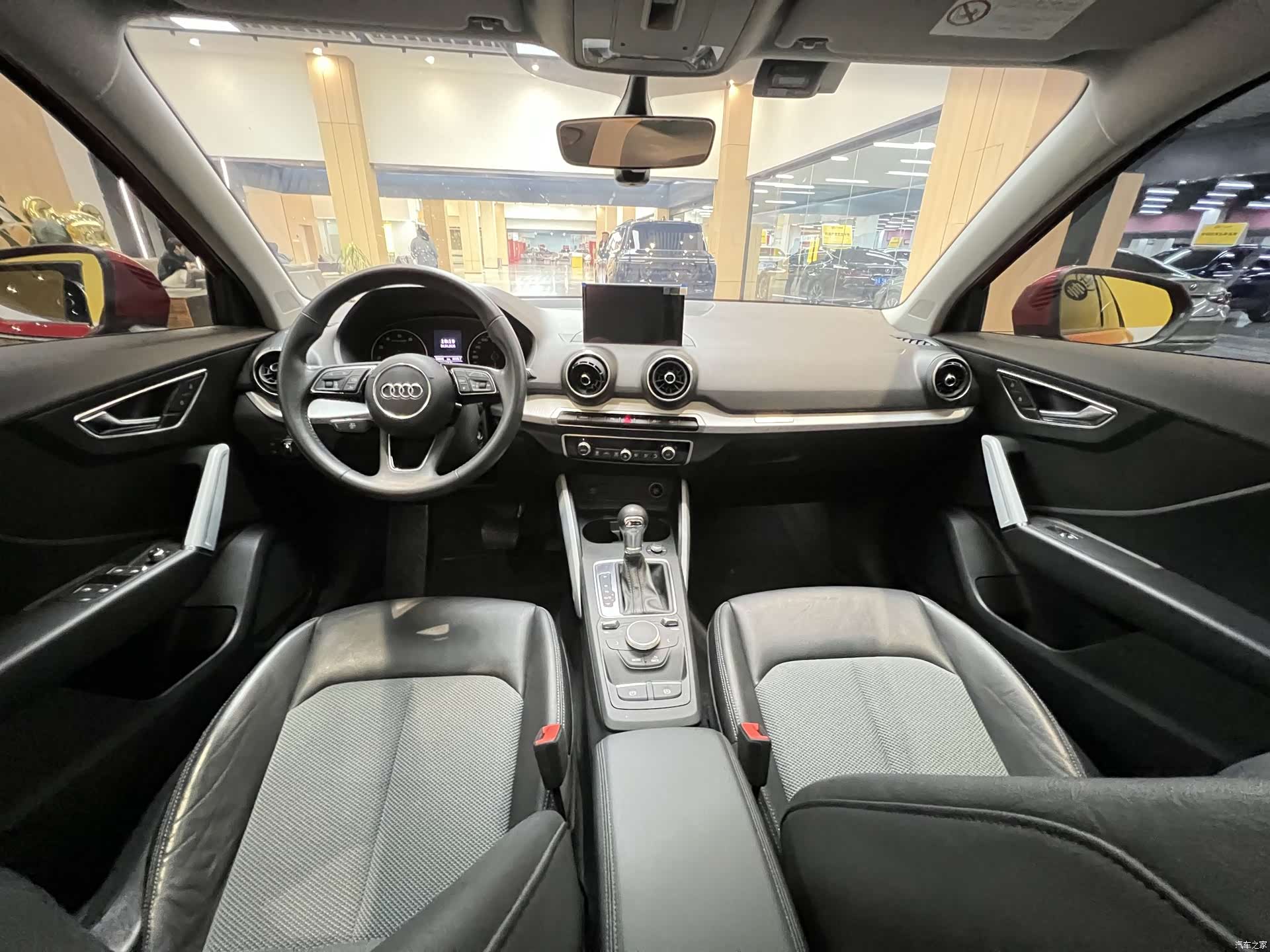 Audi Q2L, 2019 9
