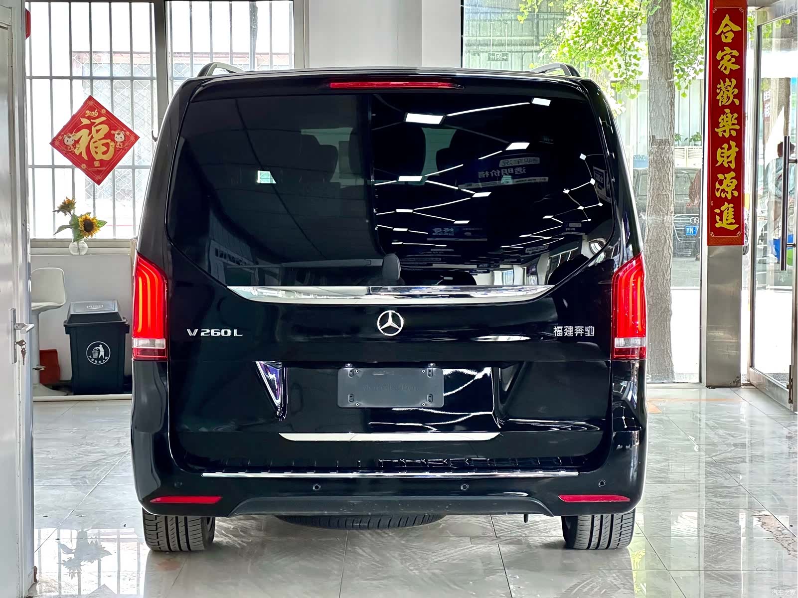 Mercedes-Benz V-Class, 2024 8
