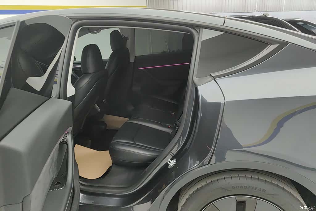 Tesla Model Y, 2024 11