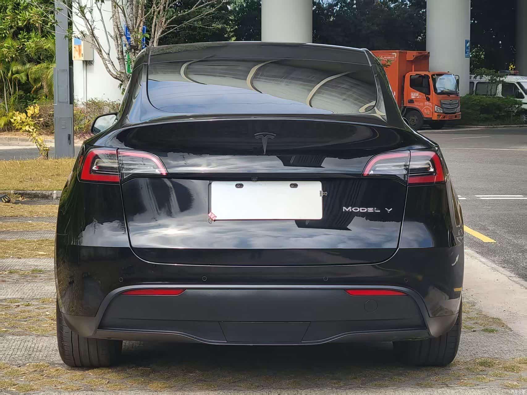 Tesla Model Y, 2023 15