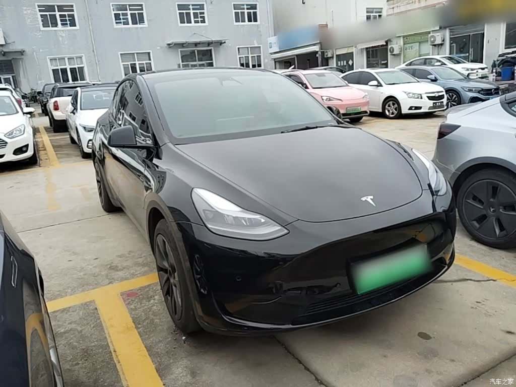 Tesla Model Y, 2024 4
