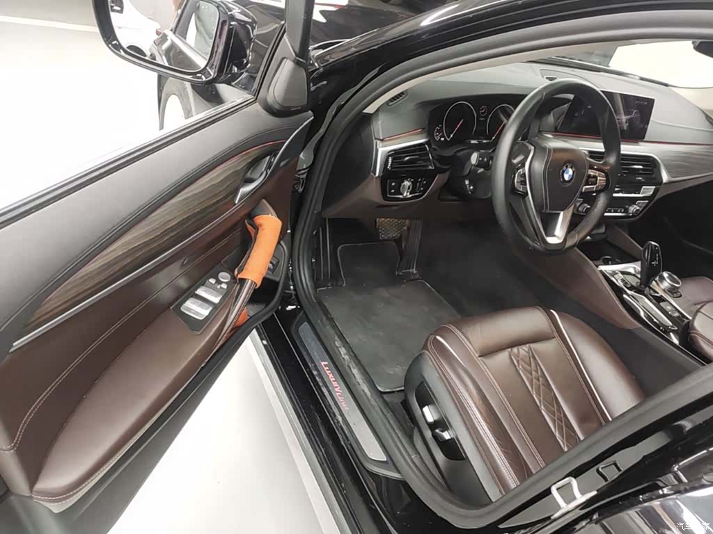 BMW 5 Series, 2019 23