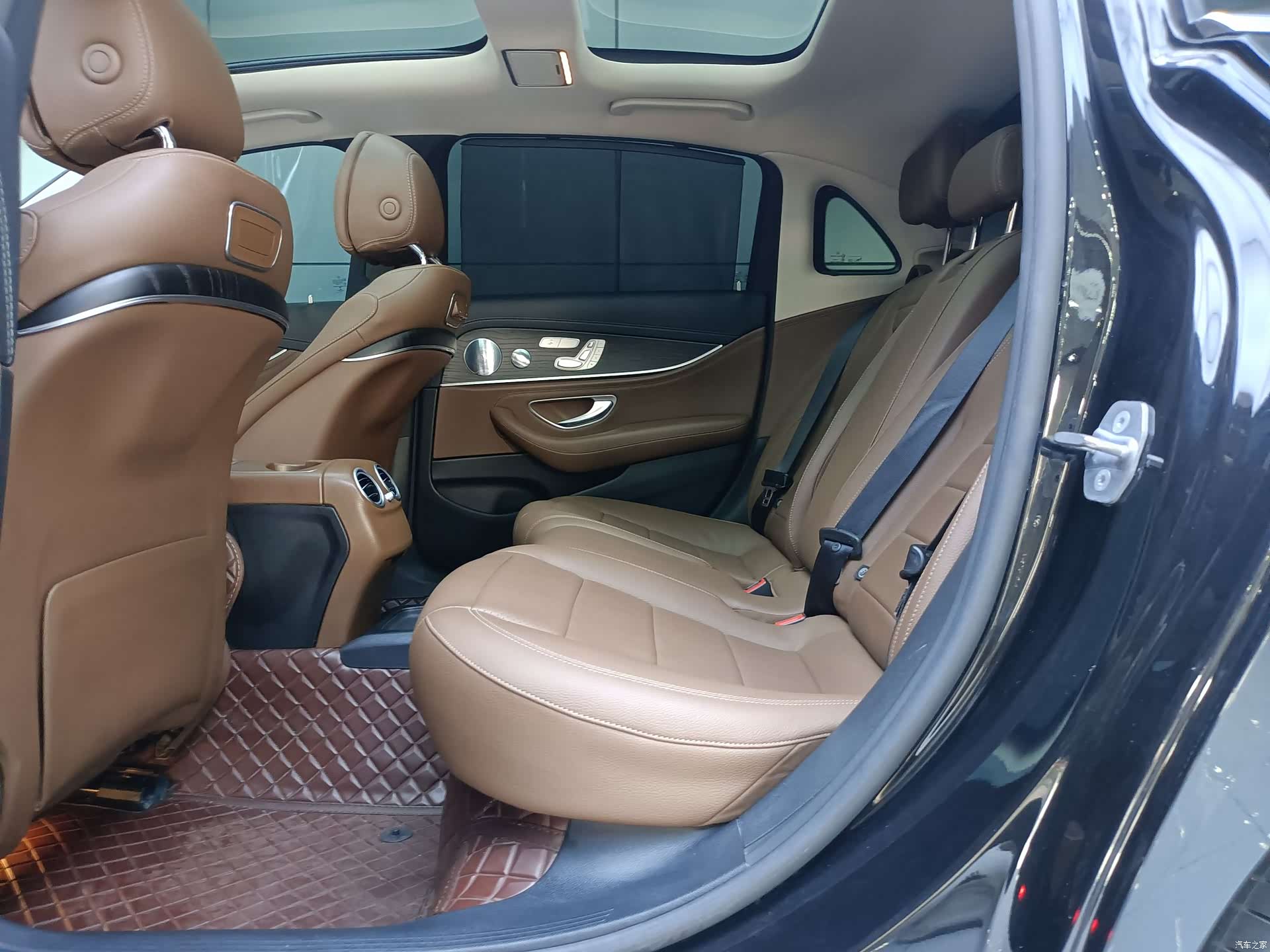 Mercedes-Benz E-Class, 2019 12