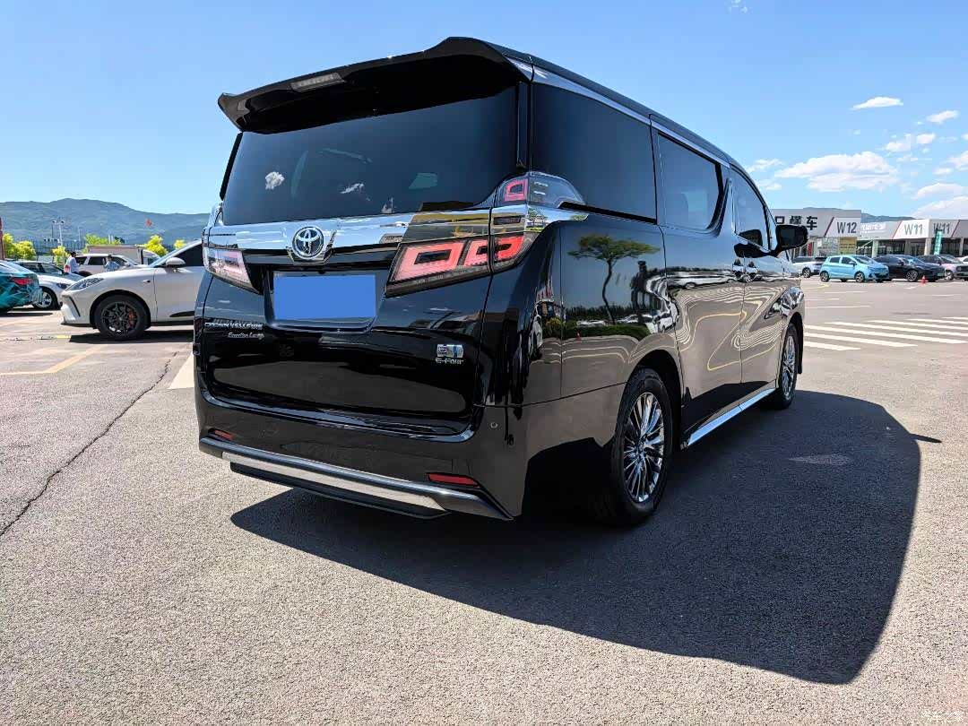Toyota Alphard, 2022 9