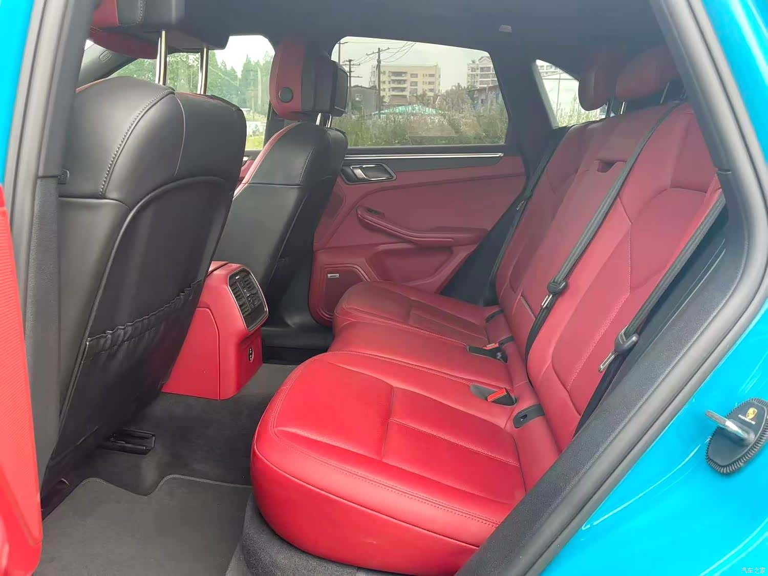 Porsche Macan, 2022 все фото