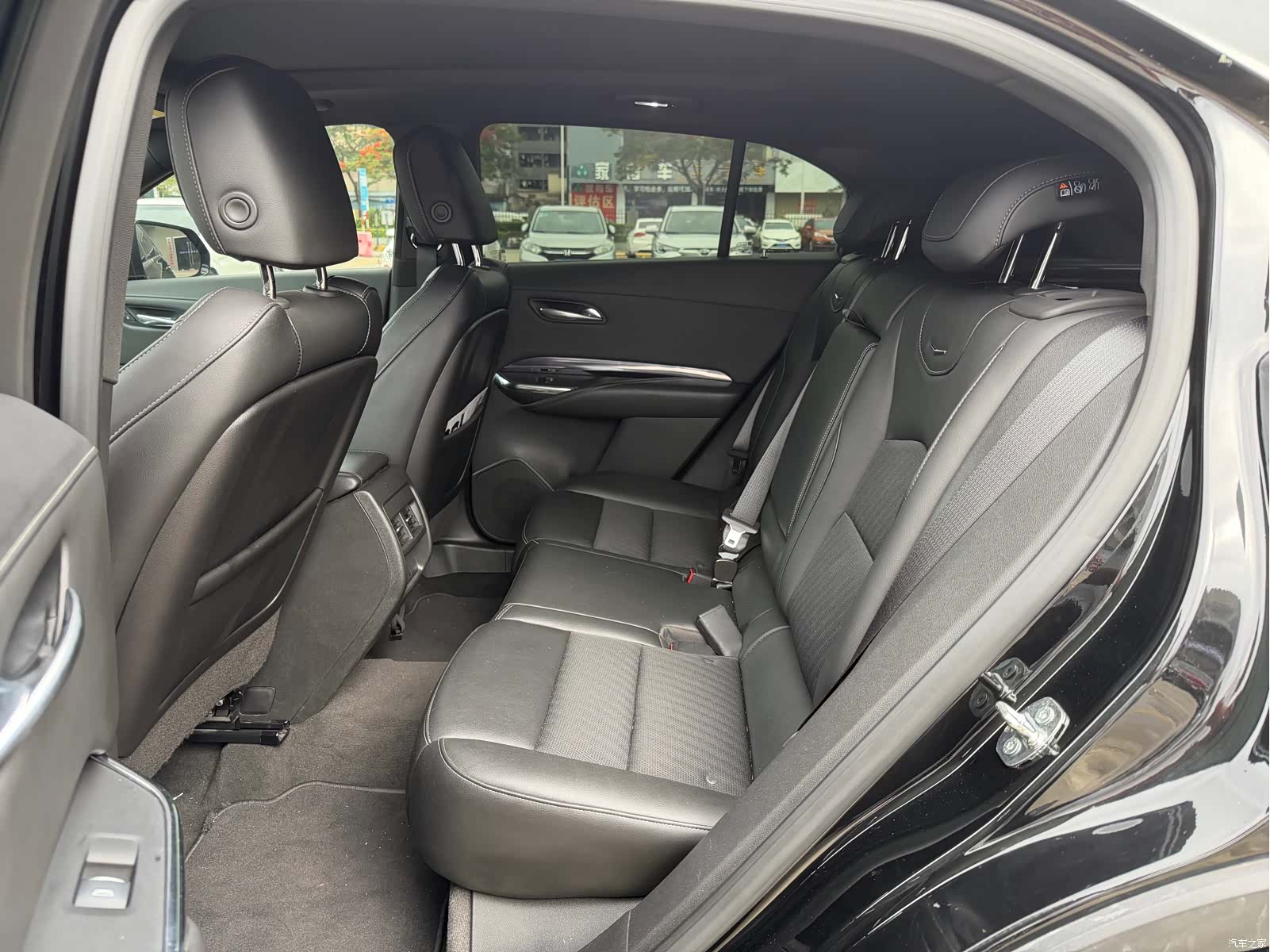 Cadillac XT4, 2023 все фото