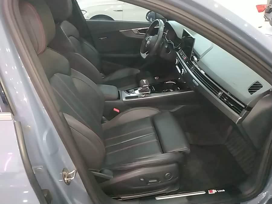 Audi A4L 2022, фото 24