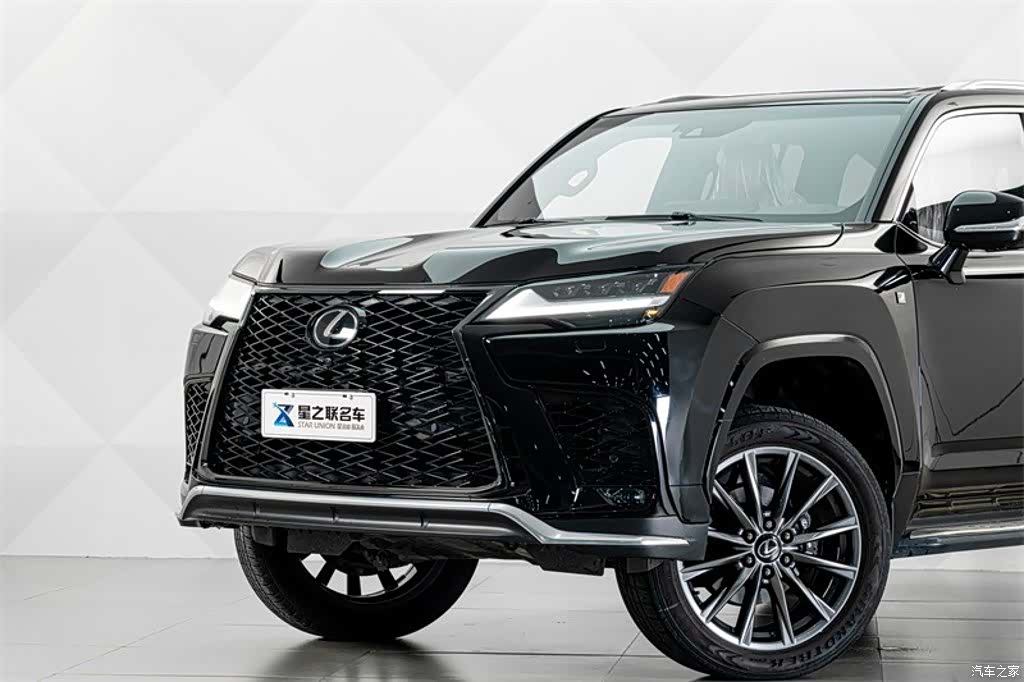 Lexus LX, 2025 3