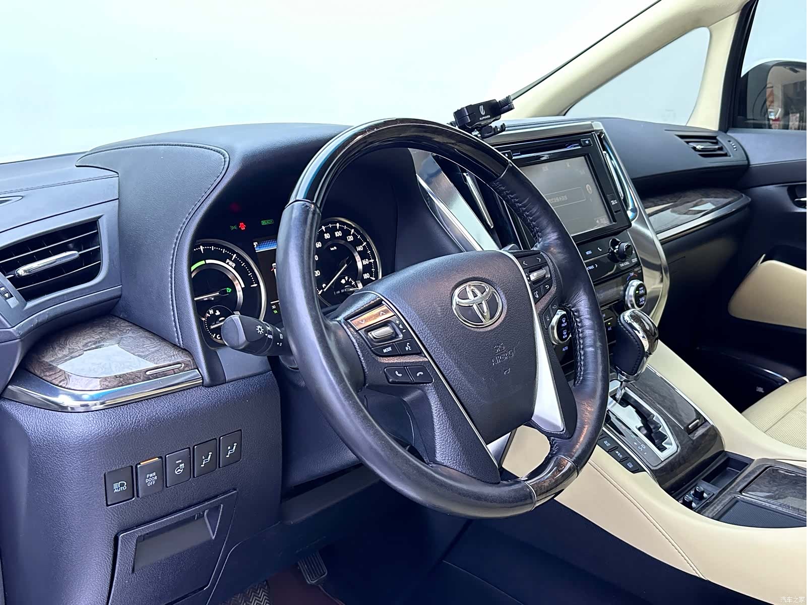 Toyota Vellfire, 2020 4