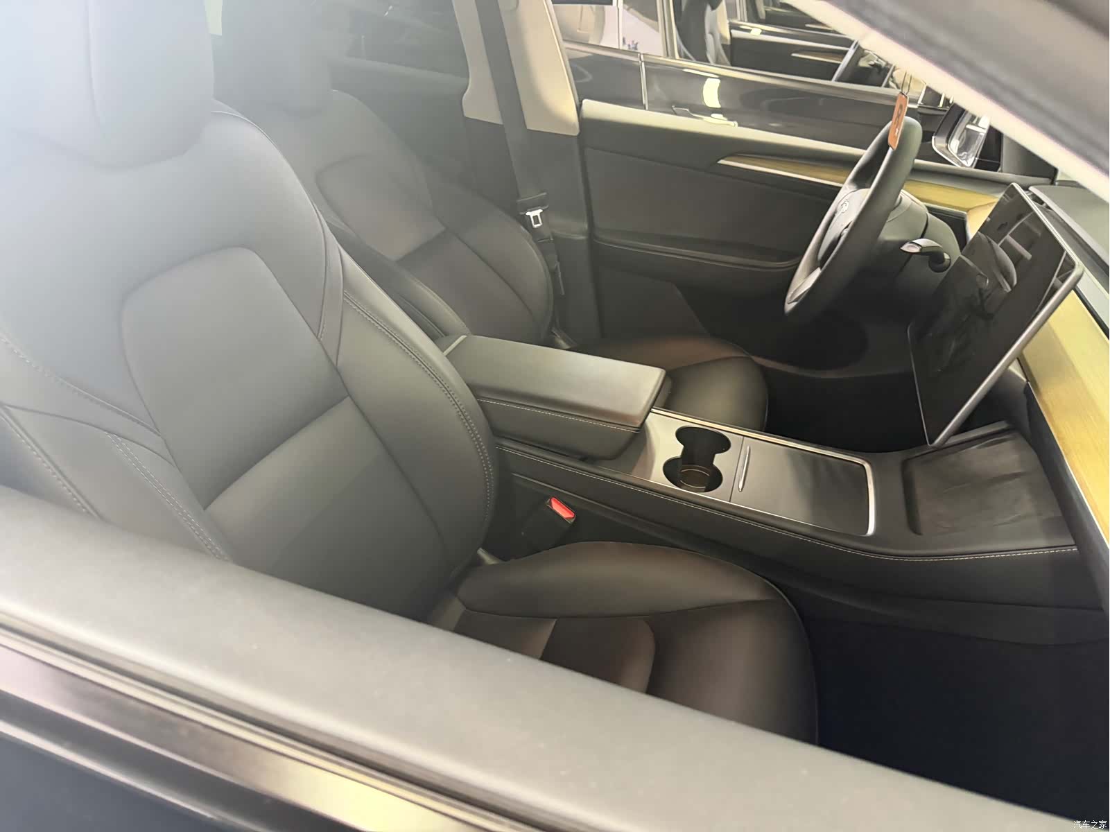 Tesla Model Y, 2023 13