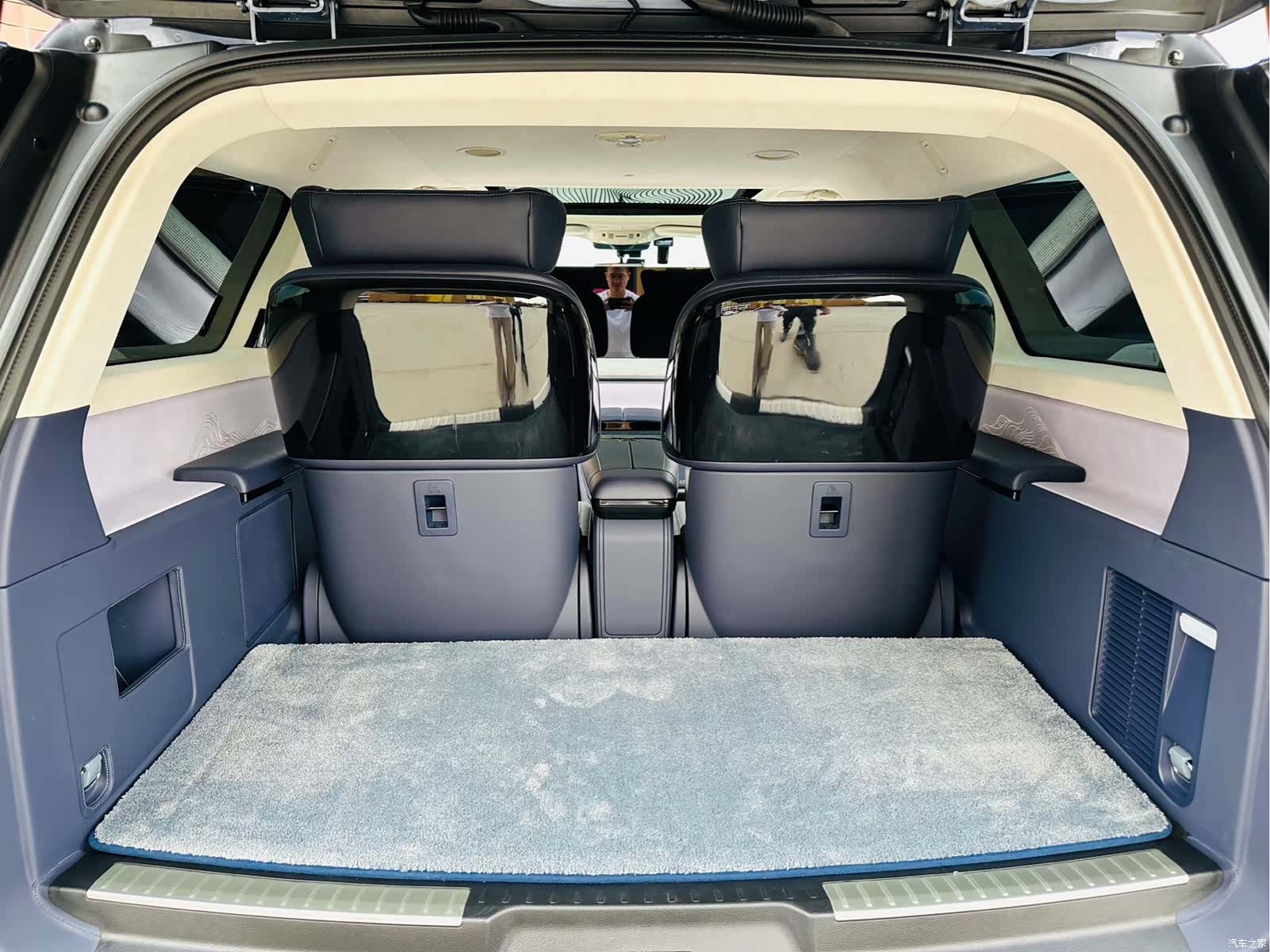 Lincoln Navigator, 2023 14