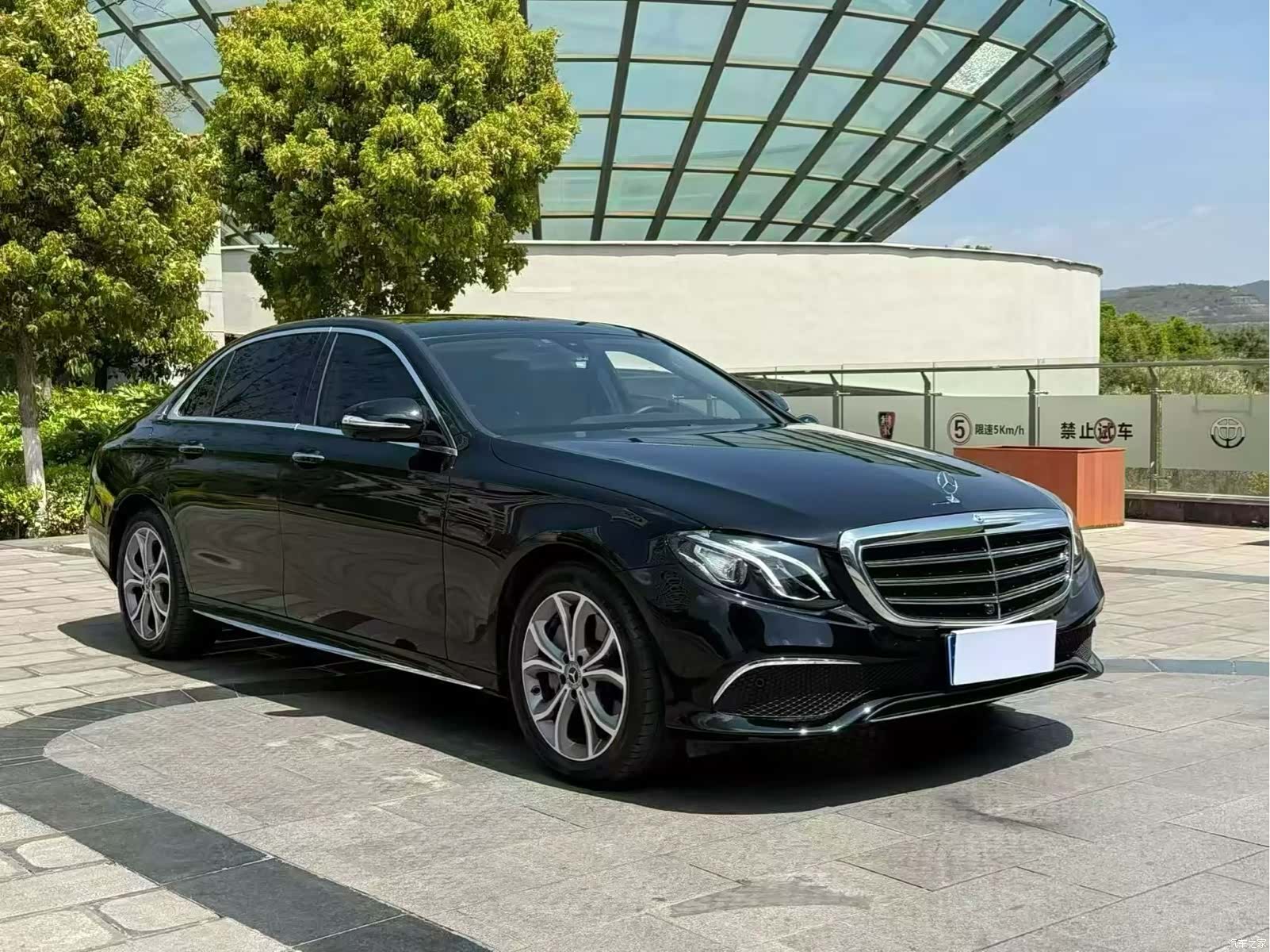 Mercedes-Benz E-Class, 2019 3