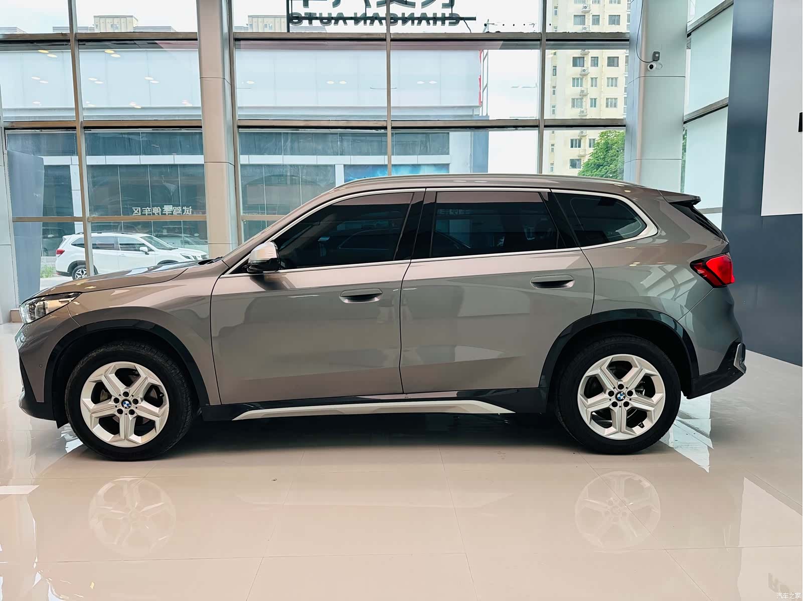 BMW X1, 2023 все фото