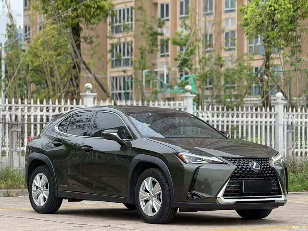 Lexus UX, 2020 3
