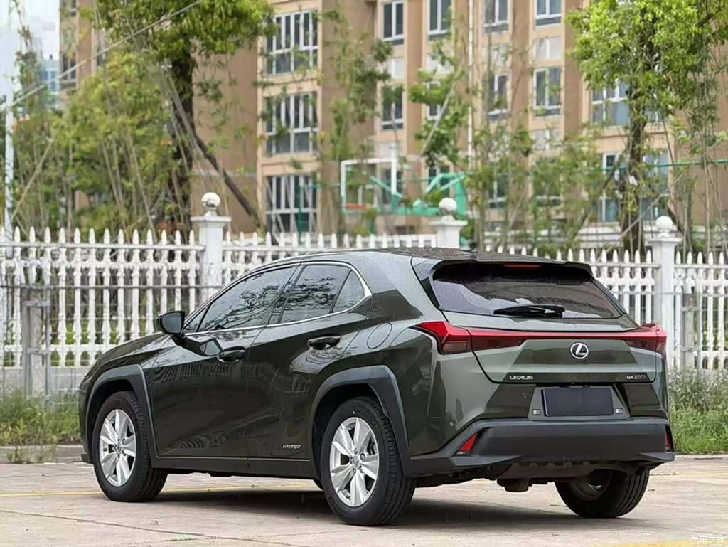 Lexus UX, 2020 4