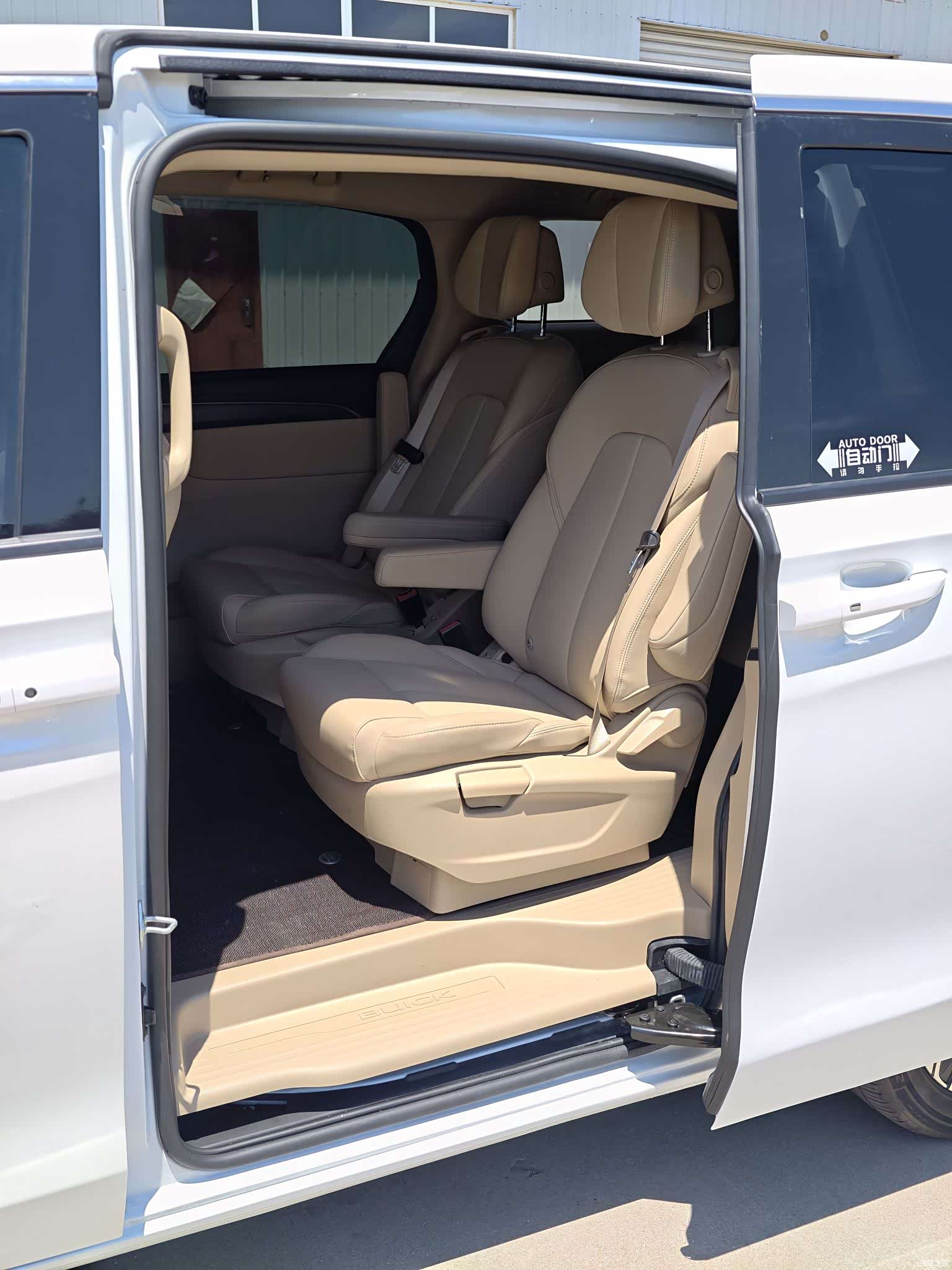 Buick GL8, 2025 4