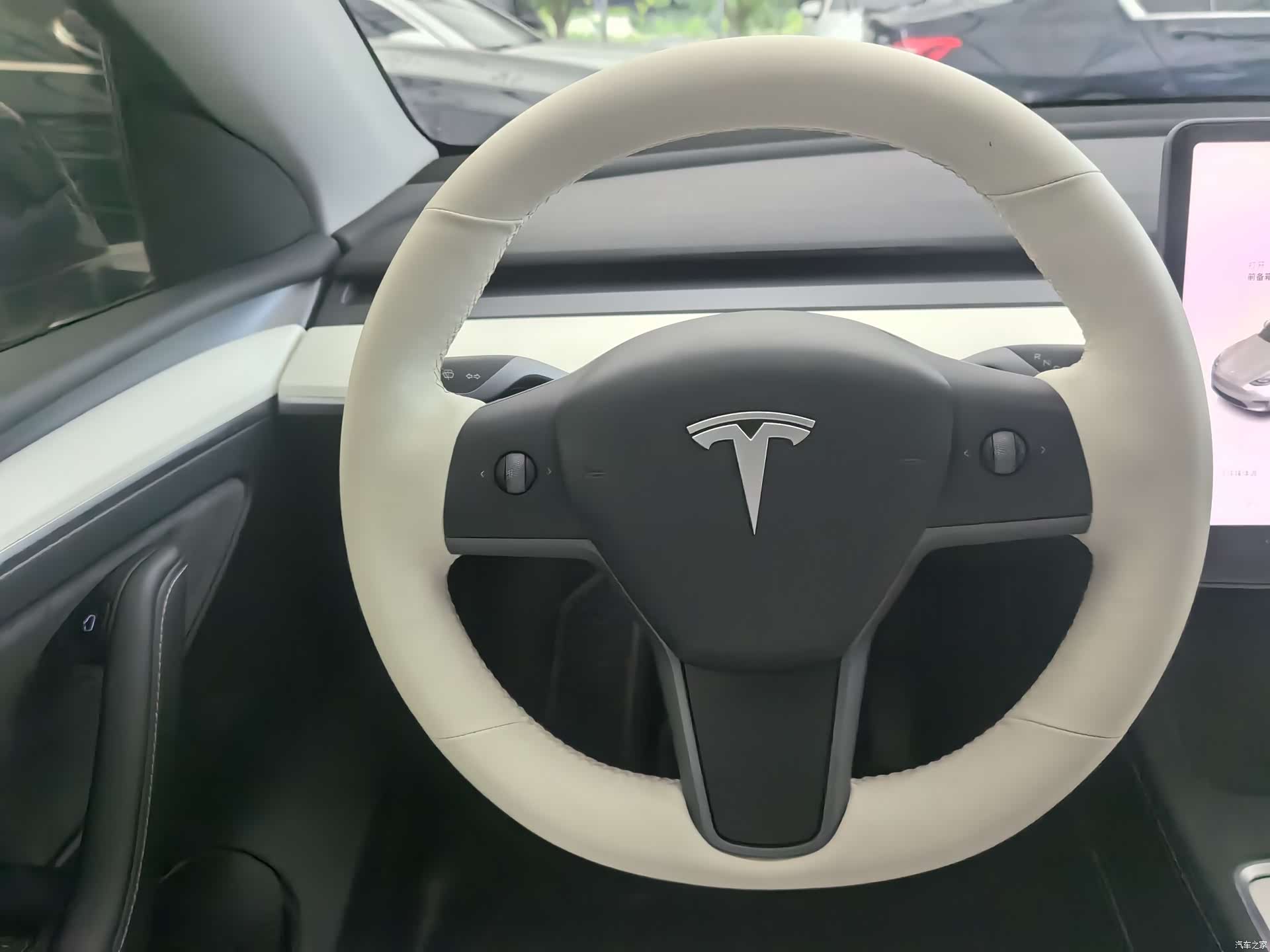 Tesla Model Y, 2022 18