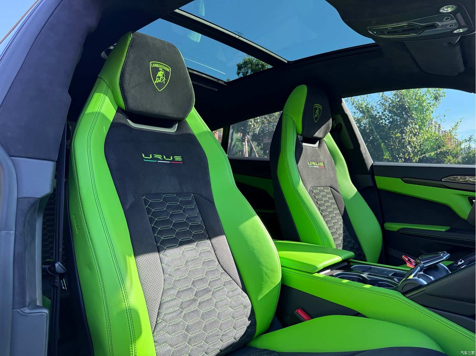 Lamborghini Urus, 2023 19