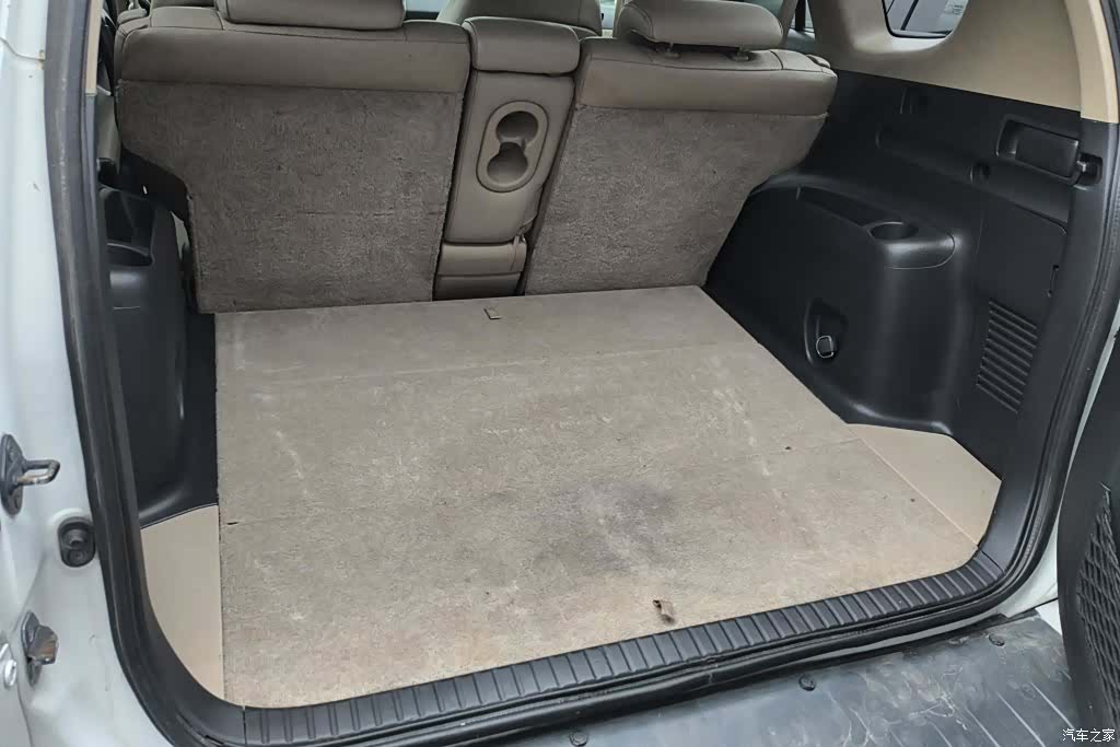 Toyota RAV4, 2011 4