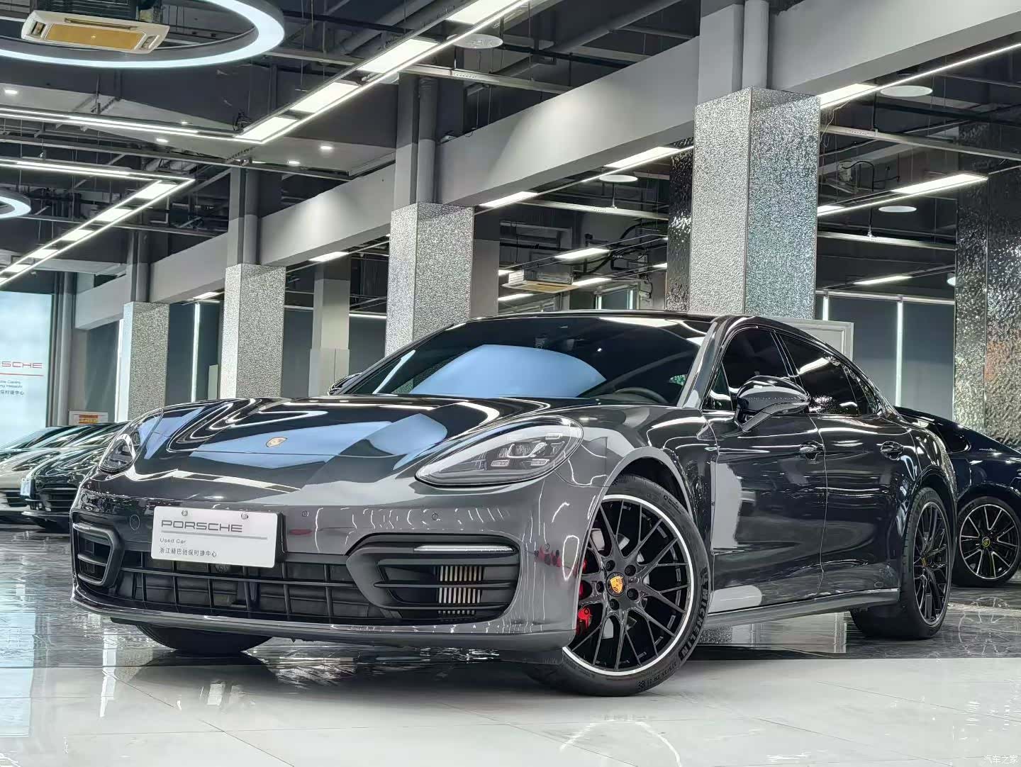 Porsche Panamera, 2023 1