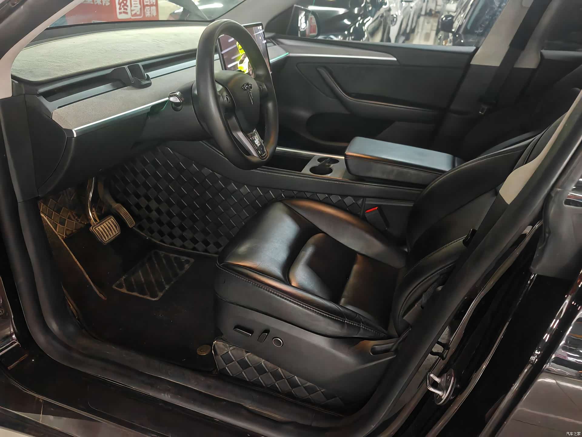Tesla Model Y, 2023 7