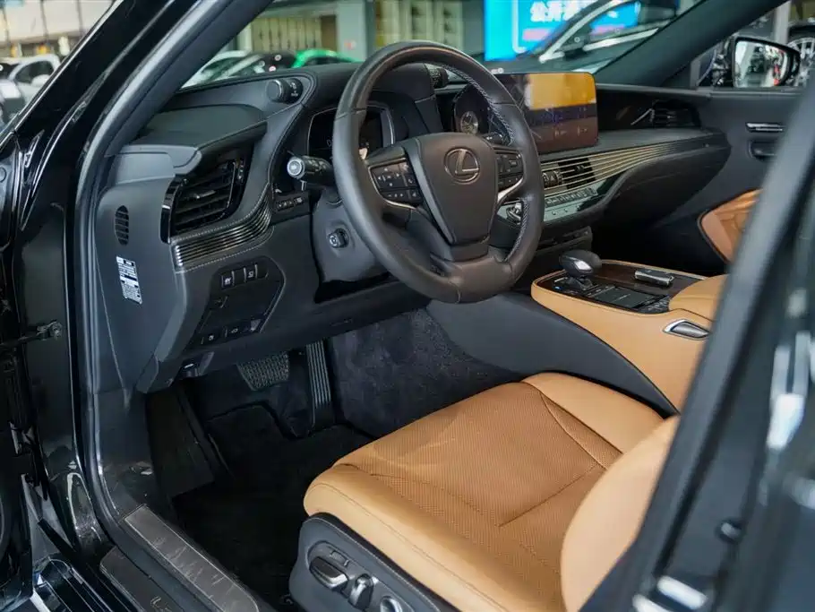 Lexus LS