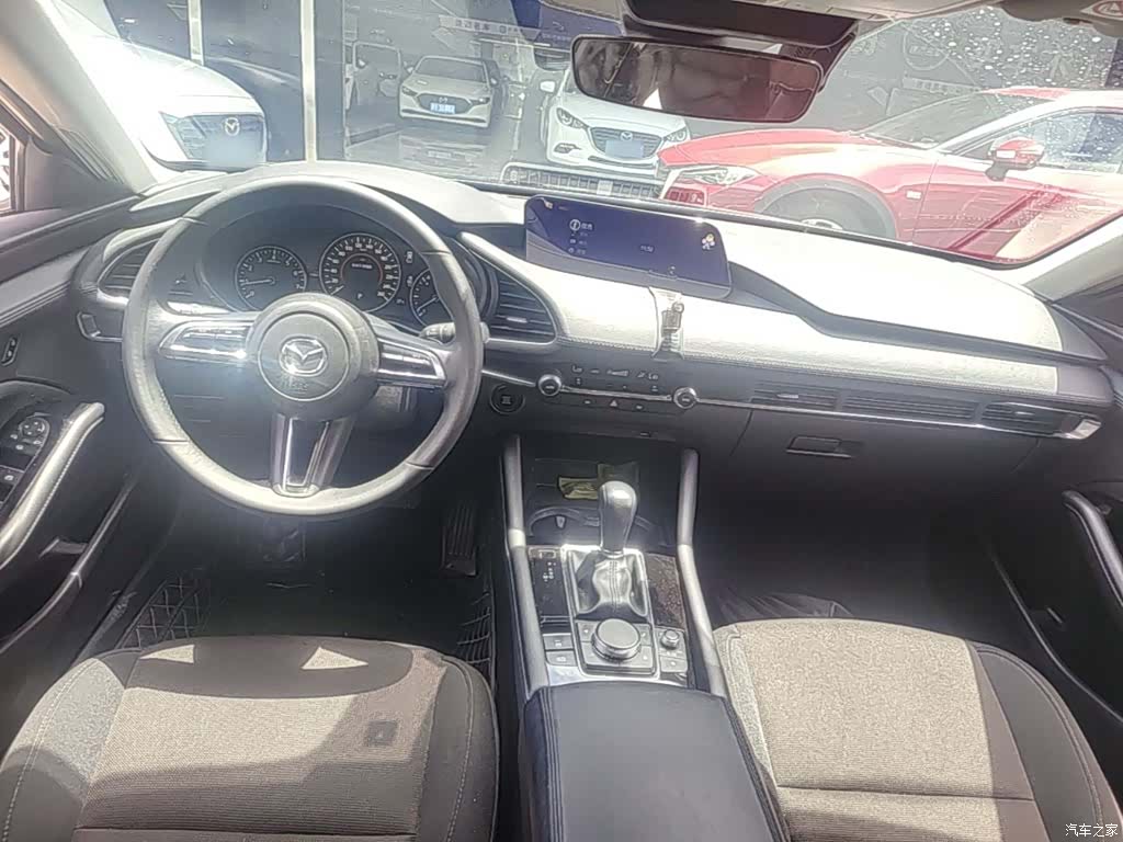 Mazda Mazda3, 2023 10