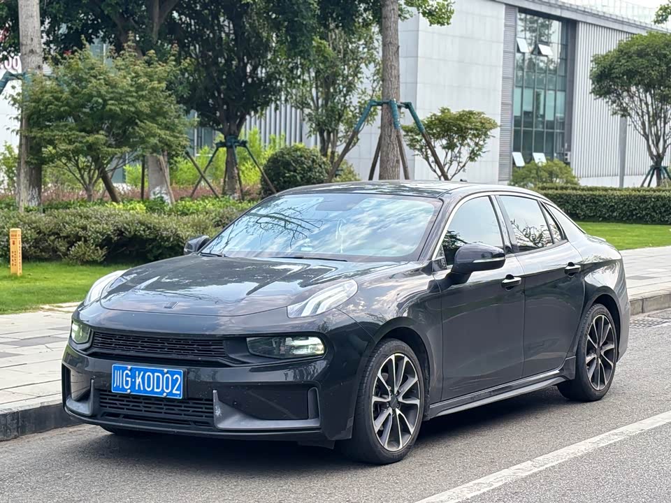 Lynk & Co 03 Lynk & Co 03