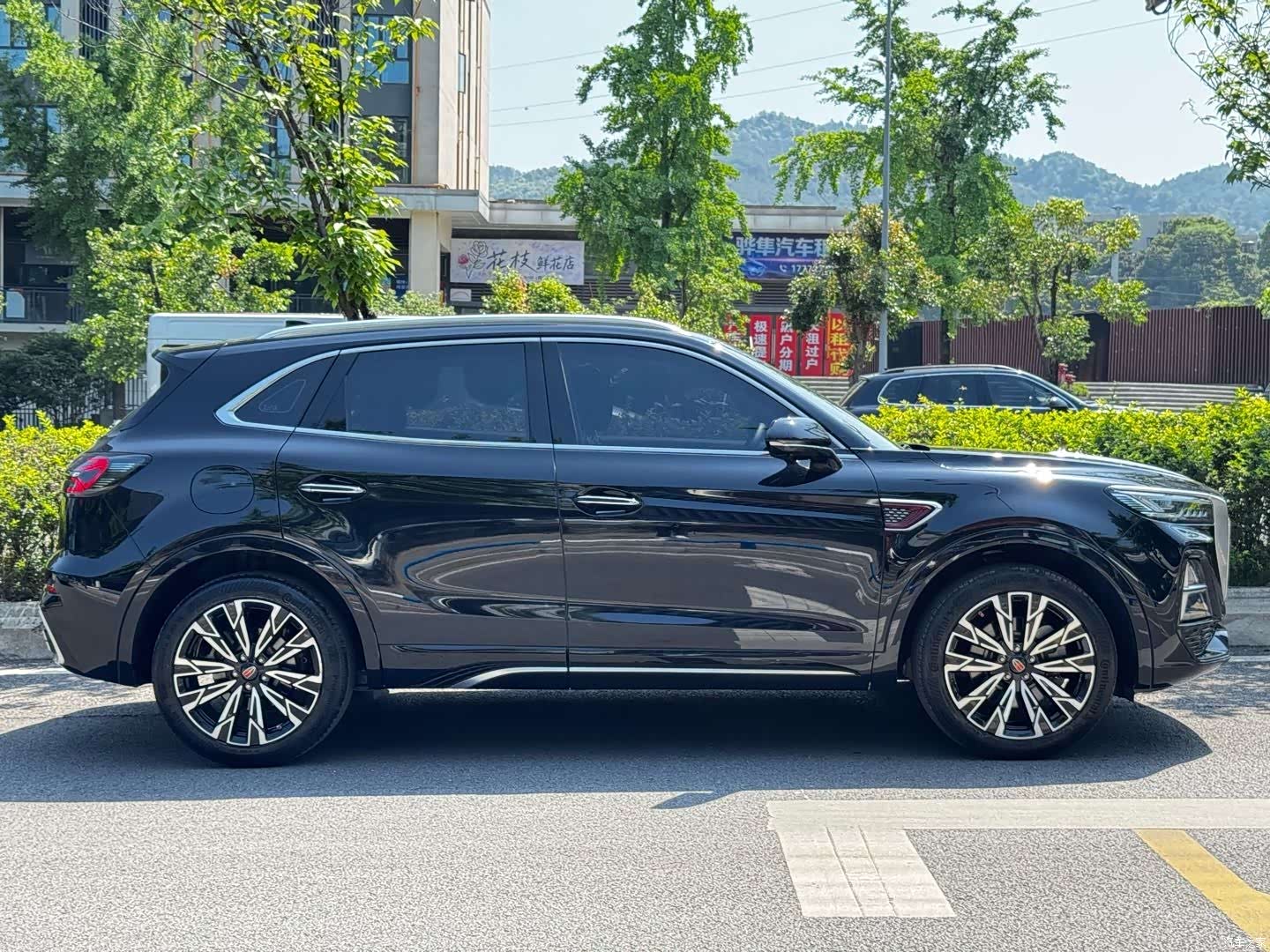 Hongqi HS5, 2024 28
