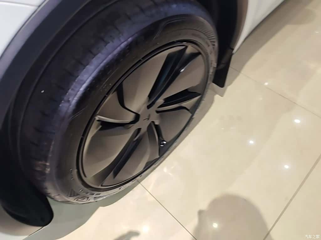 Tesla Model Y, 2026 23