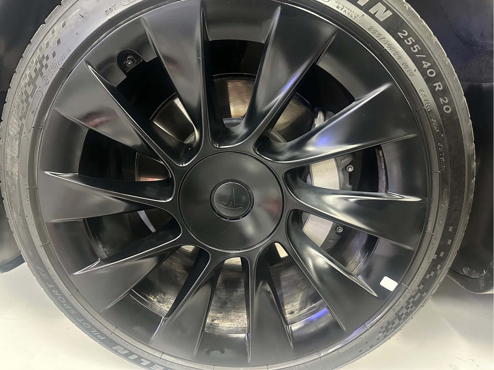 Tesla Model Y, 2023 15