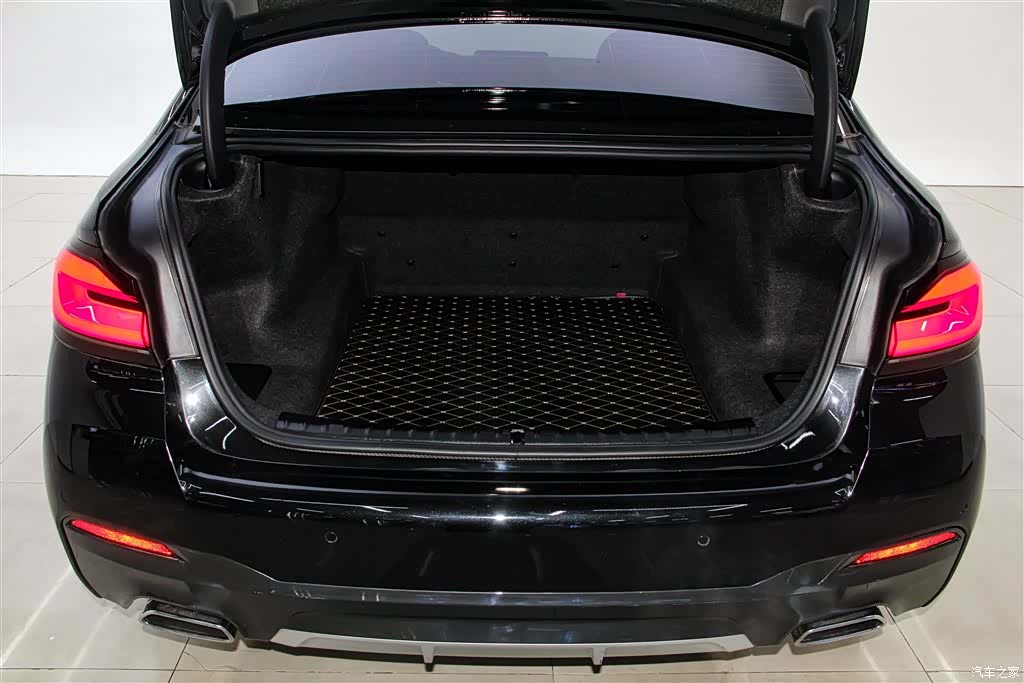 BMW 5 Series, 2023 26