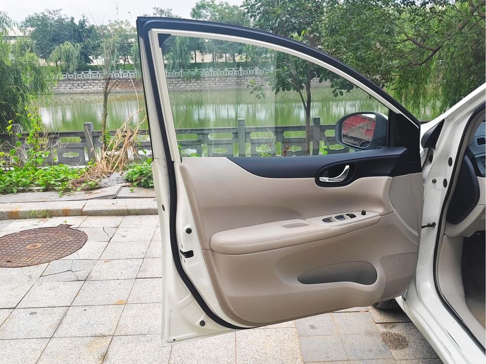 Nissan Tiida, 2012 7