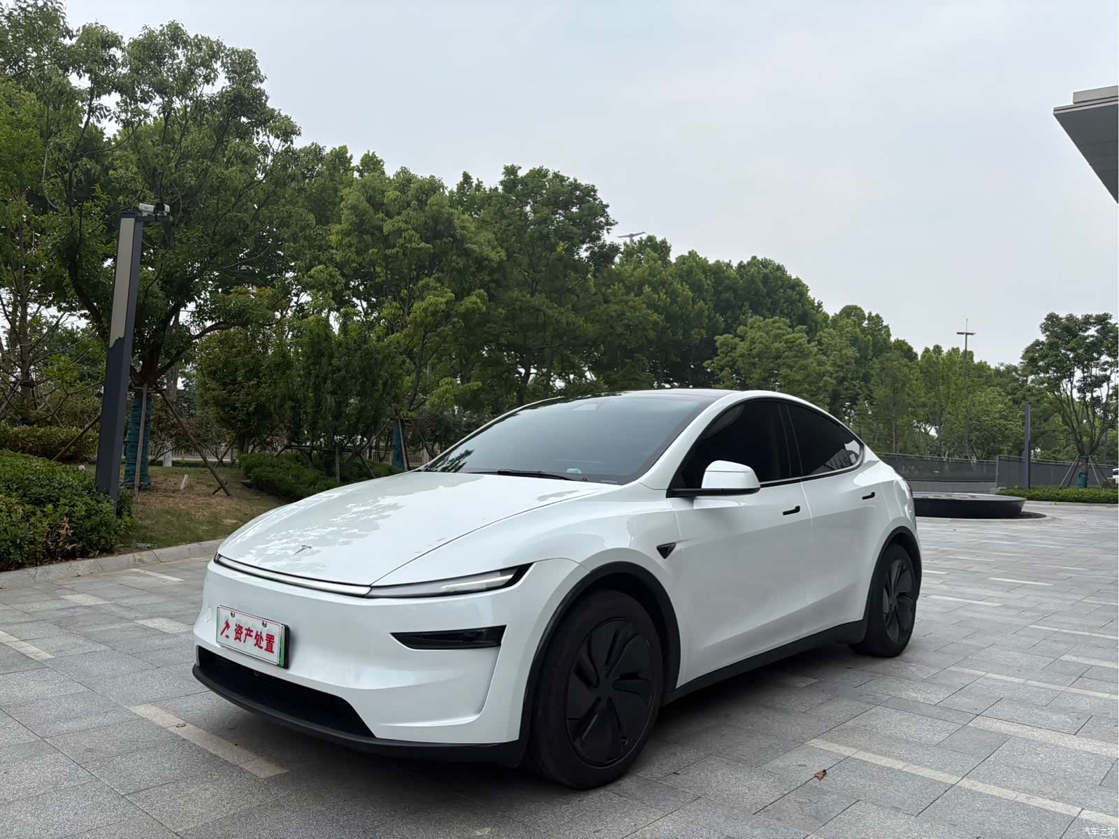 Tesla Model Y, 2025 1